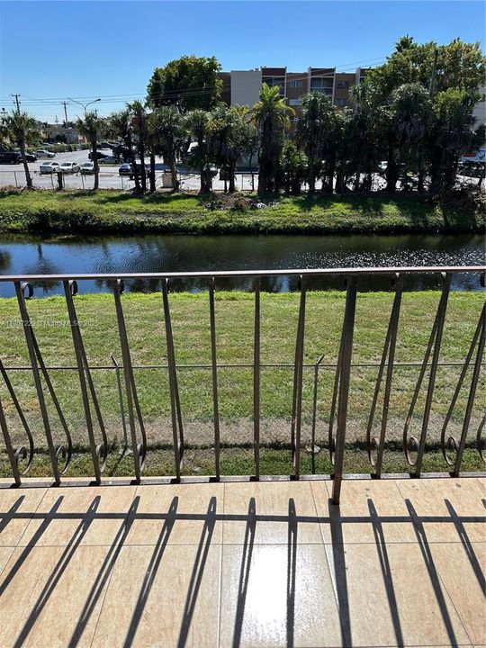 Active With Contract: $2,050 (2 beds, 1 baths, 749 Square Feet)