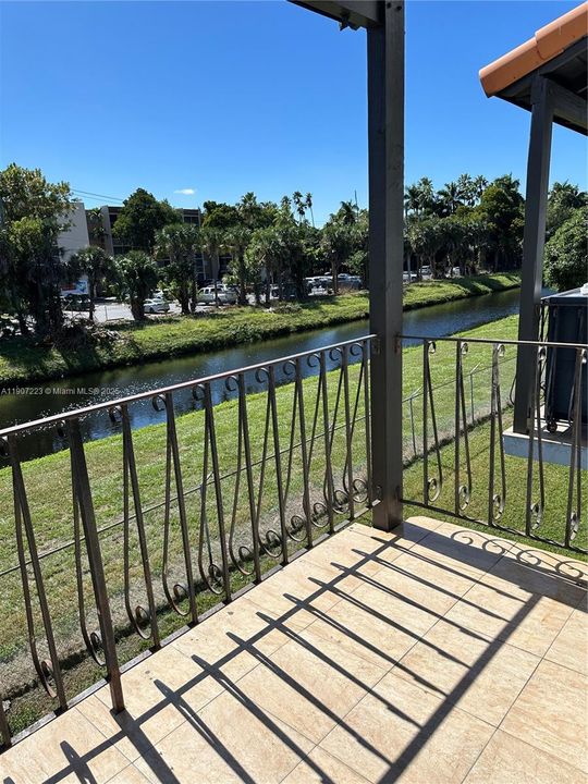 Active With Contract: $2,050 (2 beds, 1 baths, 749 Square Feet)