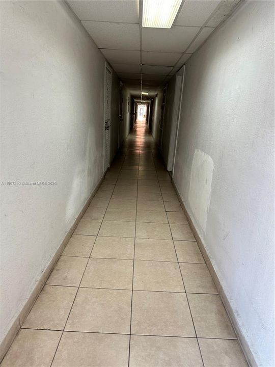 Active With Contract: $2,050 (2 beds, 1 baths, 749 Square Feet)