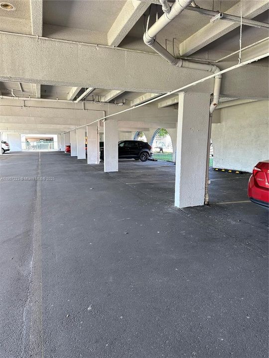 Active With Contract: $2,050 (2 beds, 1 baths, 749 Square Feet)