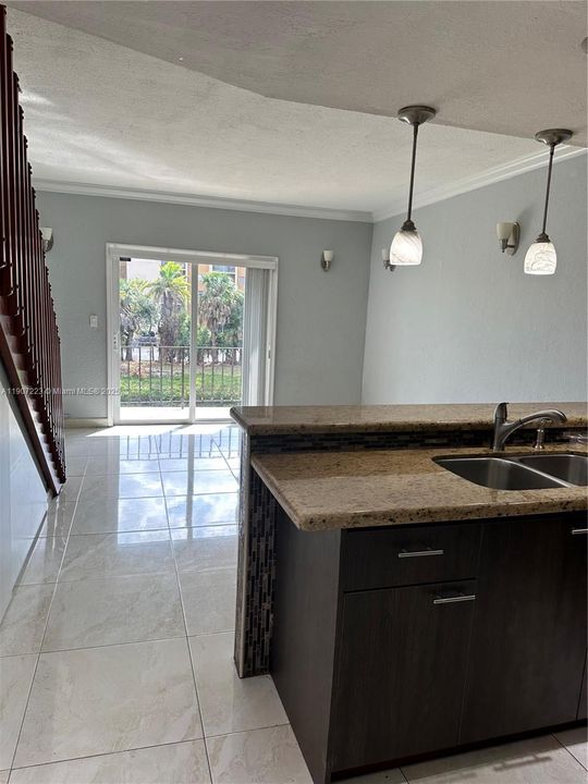 Active With Contract: $2,050 (2 beds, 1 baths, 749 Square Feet)