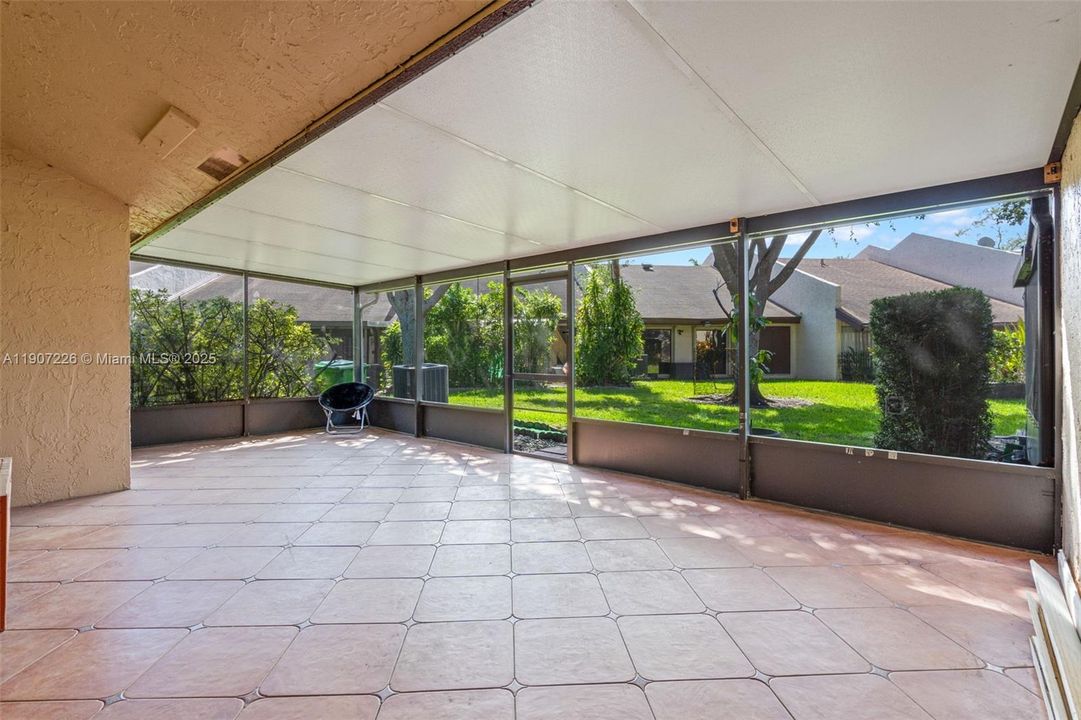 For Sale: $357,000 (2 beds, 2 baths, 1207 Square Feet)