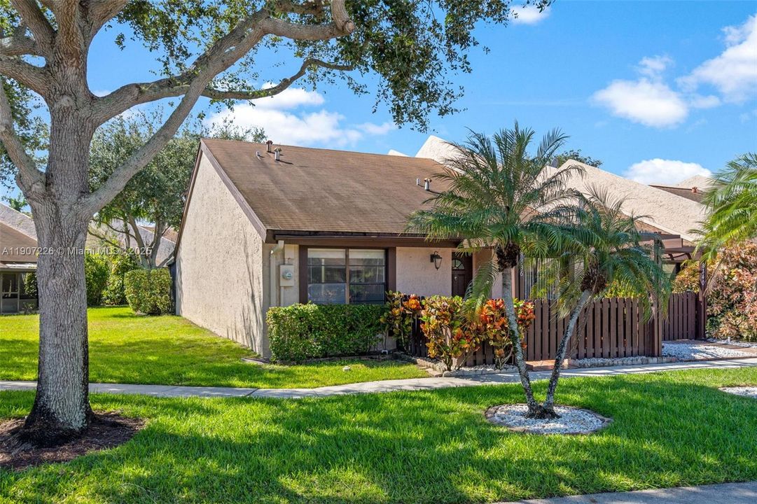 For Sale: $357,000 (2 beds, 2 baths, 1207 Square Feet)