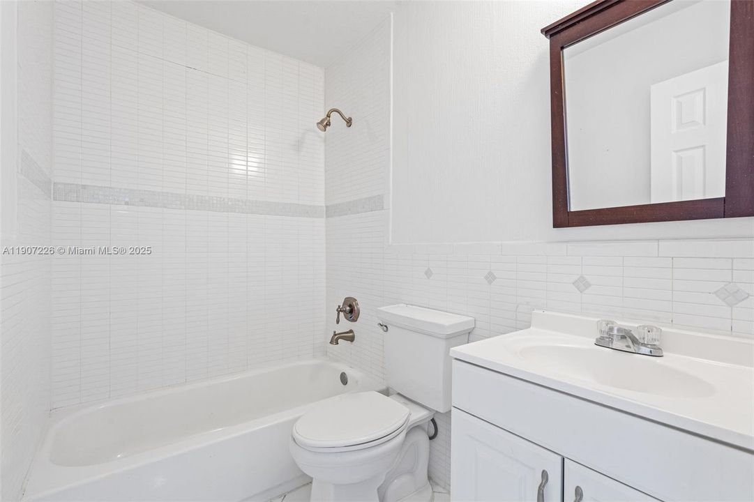 For Sale: $357,000 (2 beds, 2 baths, 1207 Square Feet)
