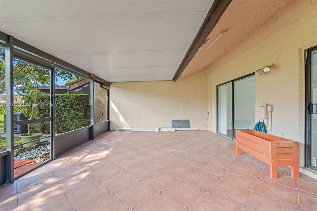 For Sale: $357,000 (2 beds, 2 baths, 1207 Square Feet)