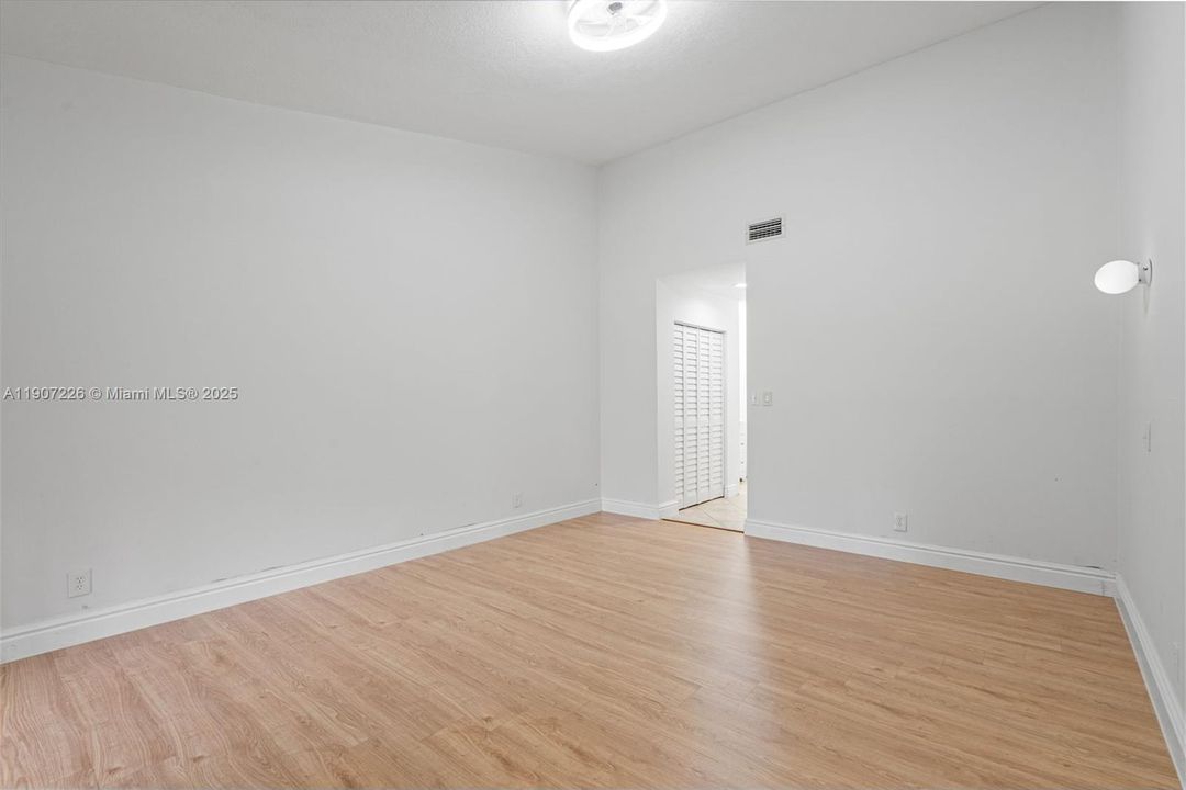 For Sale: $357,000 (2 beds, 2 baths, 1207 Square Feet)