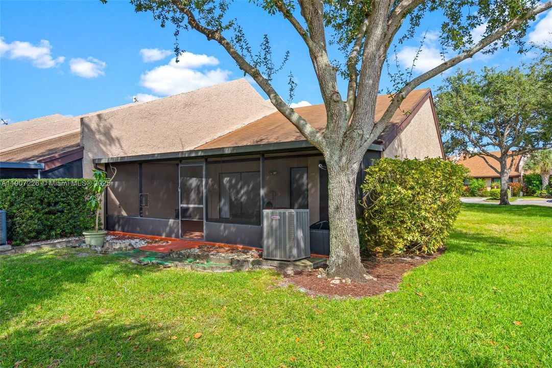 For Sale: $357,000 (2 beds, 2 baths, 1207 Square Feet)