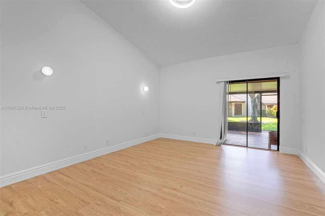 For Sale: $357,000 (2 beds, 2 baths, 1207 Square Feet)