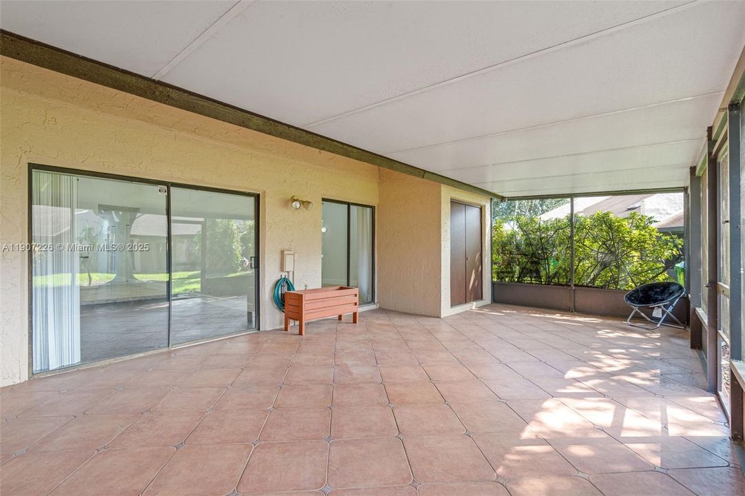 For Sale: $357,000 (2 beds, 2 baths, 1207 Square Feet)