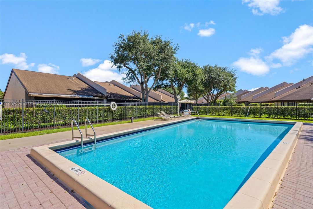 For Sale: $357,000 (2 beds, 2 baths, 1207 Square Feet)