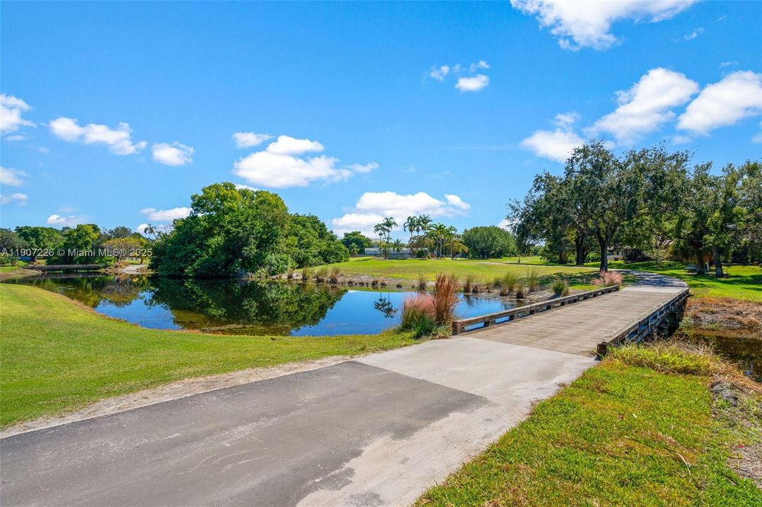 For Sale: $357,000 (2 beds, 2 baths, 1207 Square Feet)