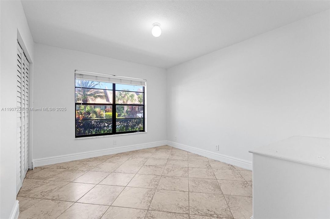 For Sale: $357,000 (2 beds, 2 baths, 1207 Square Feet)