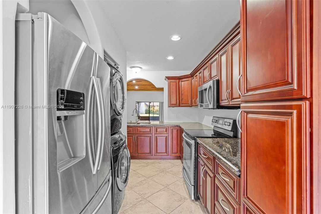 For Sale: $357,000 (2 beds, 2 baths, 1207 Square Feet)