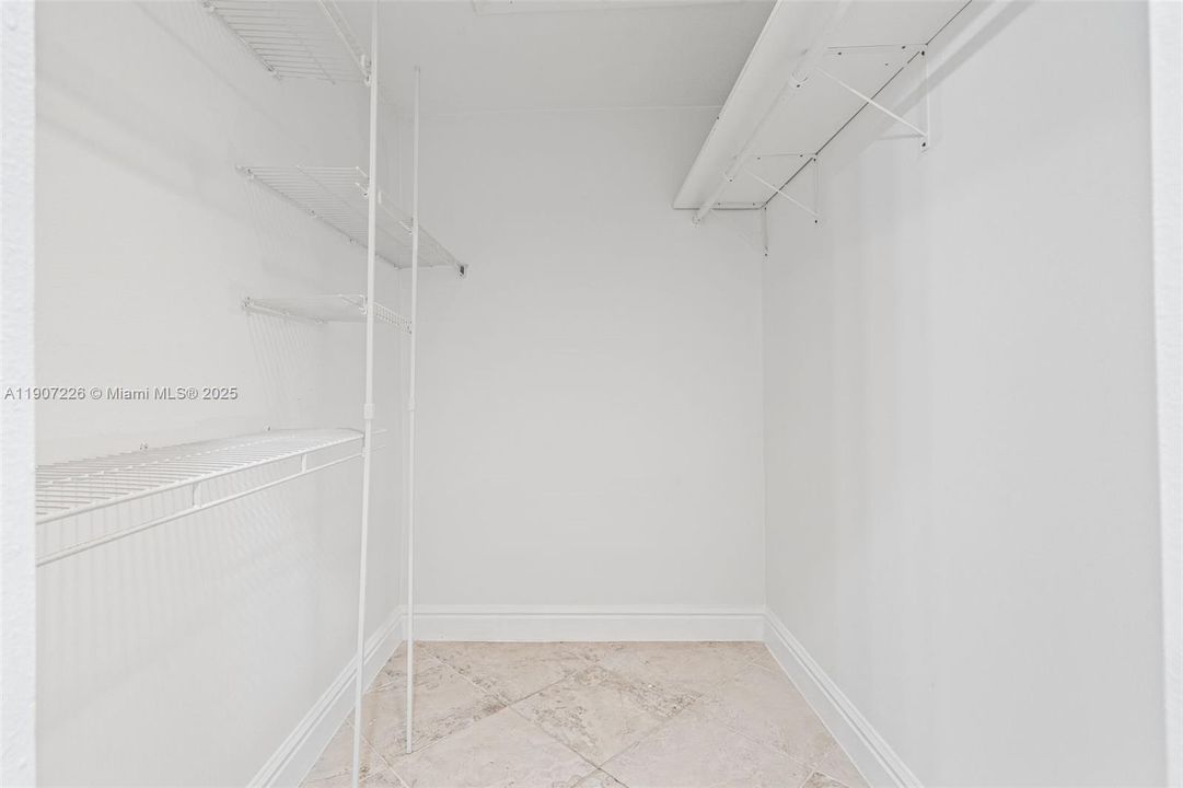 For Sale: $357,000 (2 beds, 2 baths, 1207 Square Feet)