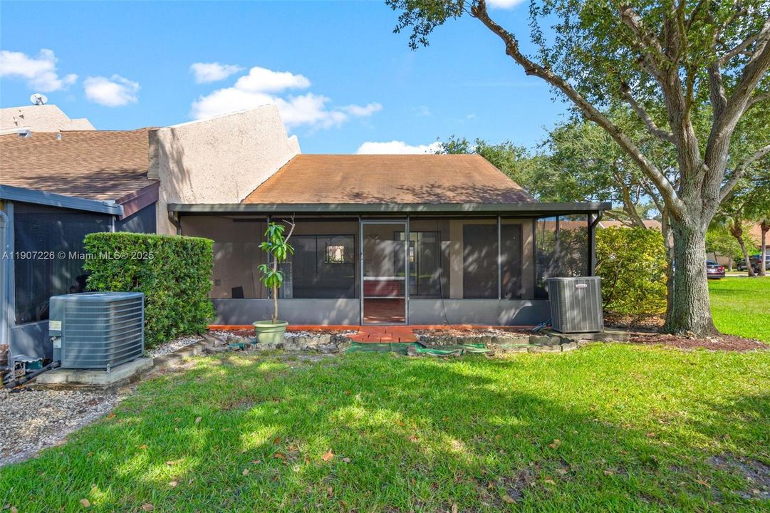 For Sale: $357,000 (2 beds, 2 baths, 1207 Square Feet)