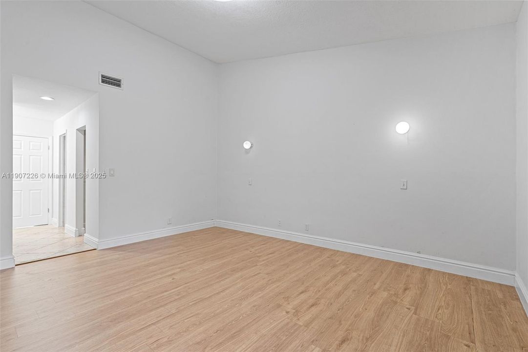 For Sale: $357,000 (2 beds, 2 baths, 1207 Square Feet)