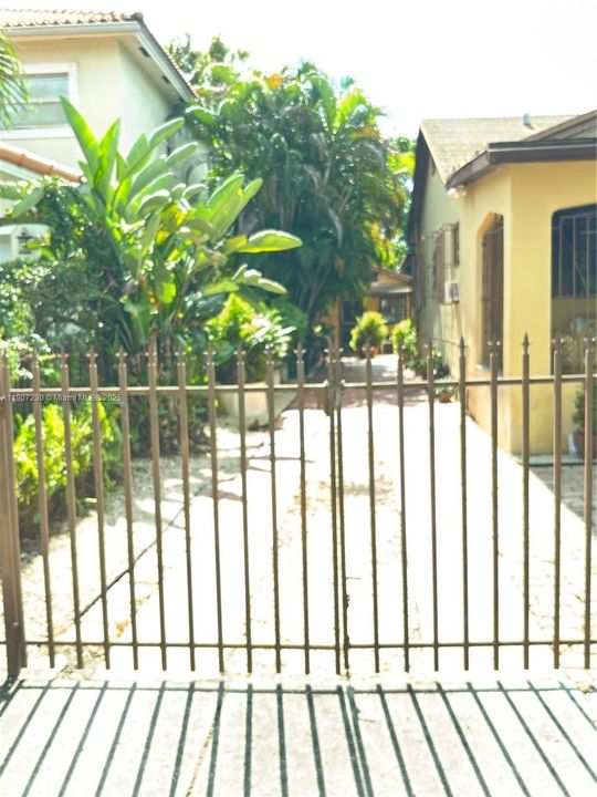 合同活跃: $665,000 (3 贝兹, 3 浴室, 1365 平方英尺)