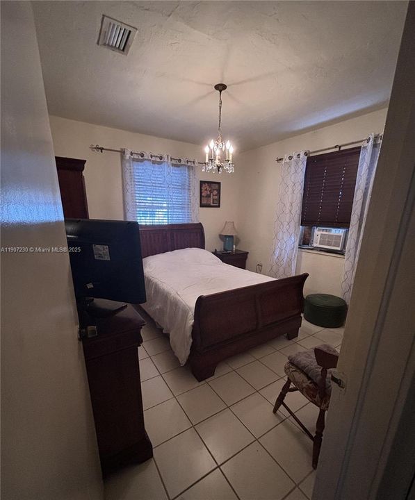 合同活跃: $665,000 (3 贝兹, 3 浴室, 1365 平方英尺)