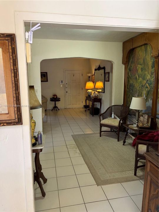 合同活跃: $665,000 (3 贝兹, 3 浴室, 1365 平方英尺)