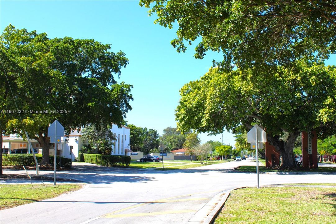 For Rent: $1,600 (1 beds, 1 baths, 791 Square Feet)