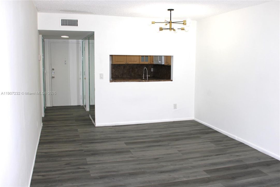 For Rent: $1,600 (1 beds, 1 baths, 791 Square Feet)
