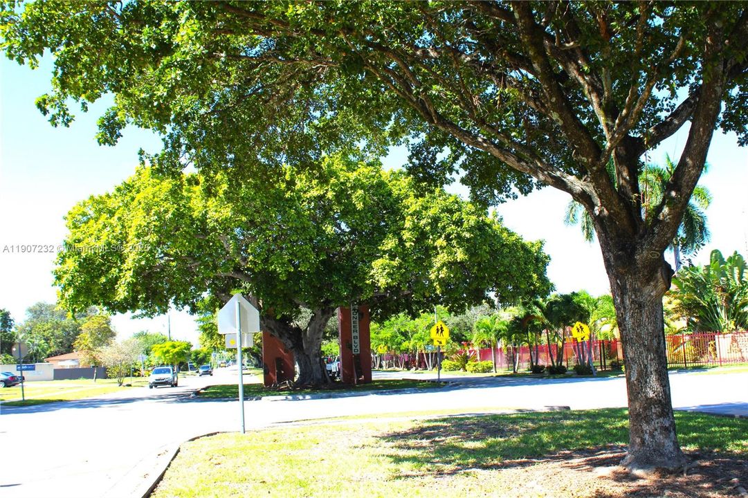 For Rent: $1,600 (1 beds, 1 baths, 791 Square Feet)