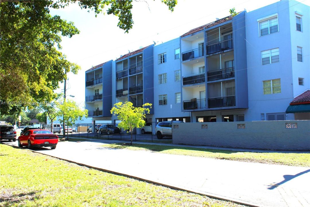 For Rent: $1,600 (1 beds, 1 baths, 791 Square Feet)