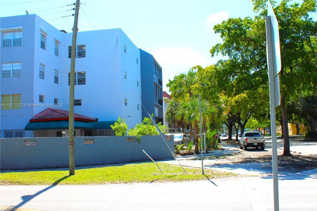 For Rent: $1,600 (1 beds, 1 baths, 791 Square Feet)