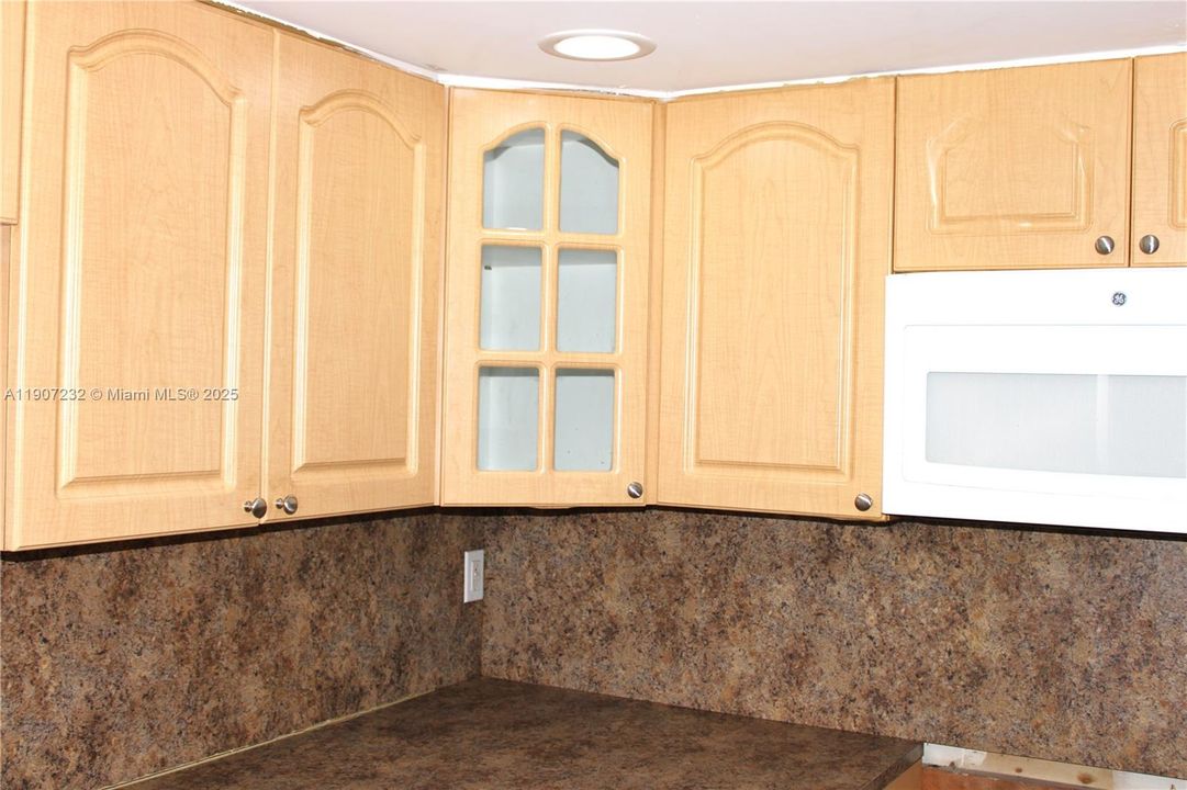 For Rent: $1,600 (1 beds, 1 baths, 791 Square Feet)