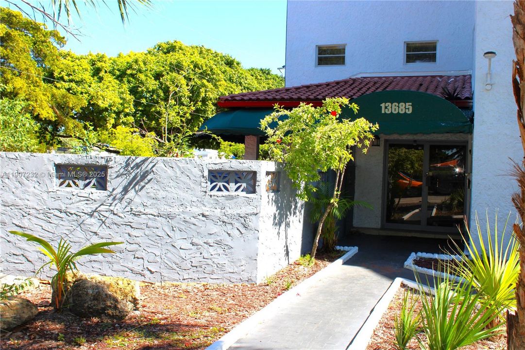 For Rent: $1,600 (1 beds, 1 baths, 791 Square Feet)