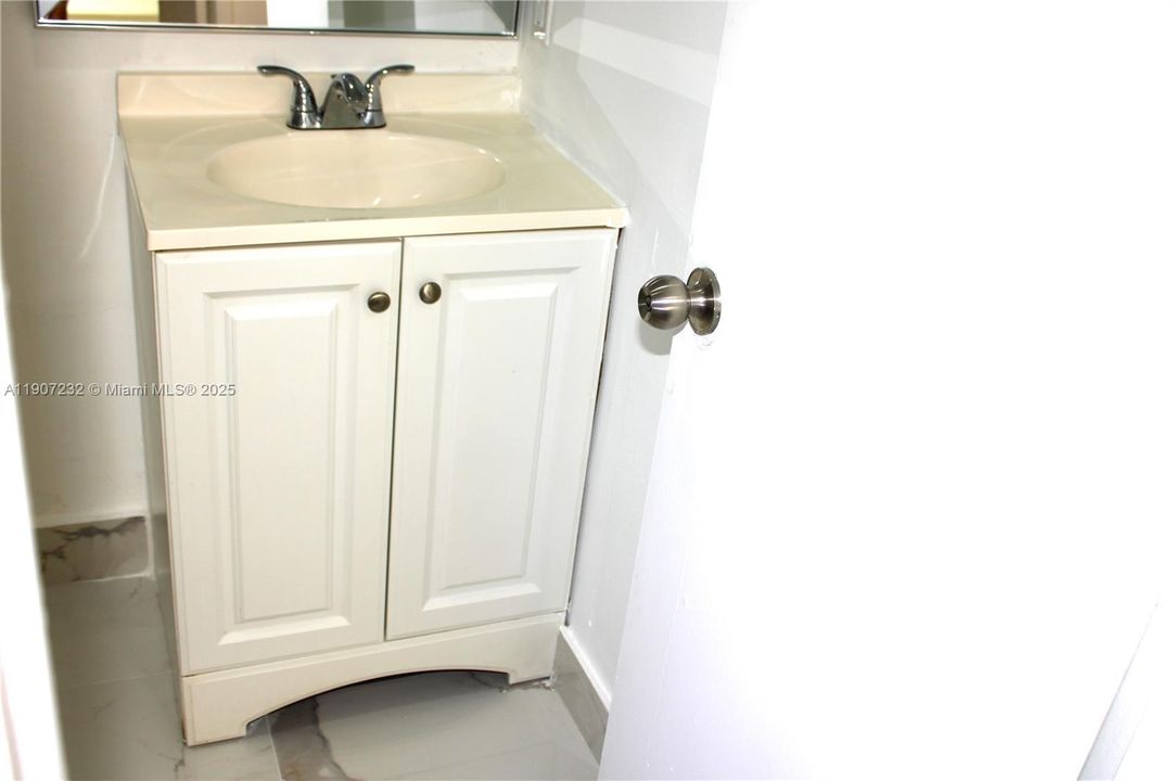 For Rent: $1,600 (1 beds, 1 baths, 791 Square Feet)