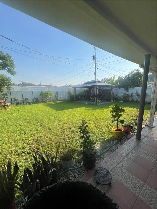 合同活跃: $750,000 (3 贝兹, 2 浴室, 1191 平方英尺)