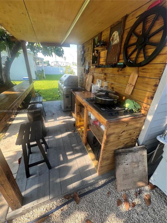 合同活跃: $750,000 (3 贝兹, 2 浴室, 1191 平方英尺)