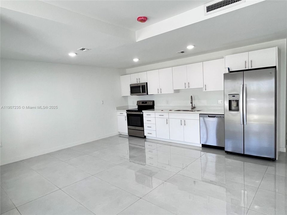 En Renta: $2,550 (4 camas, 3 baños, 1398 Pies cuadrados)