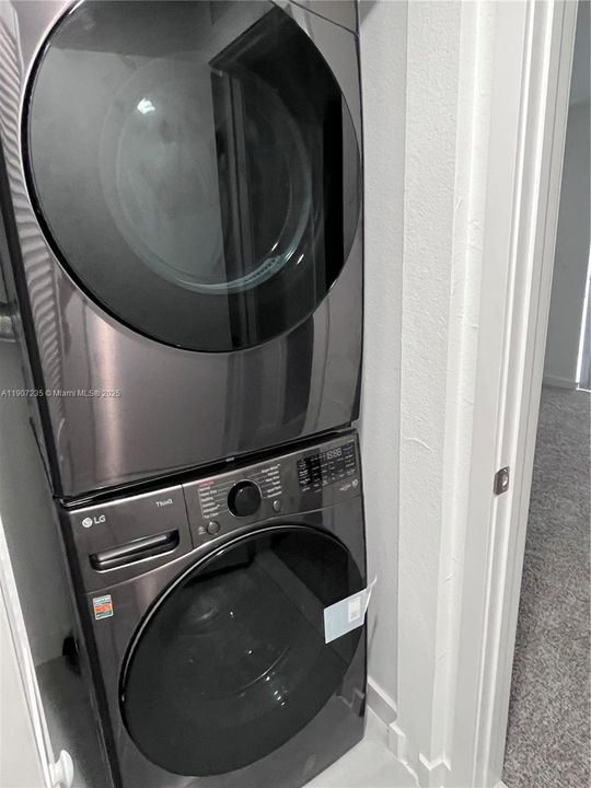 En Renta: $2,550 (4 camas, 3 baños, 1398 Pies cuadrados)