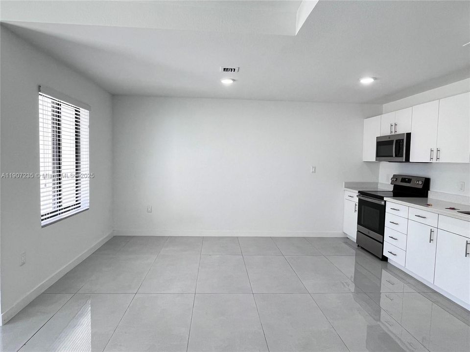 En Renta: $2,550 (4 camas, 3 baños, 1398 Pies cuadrados)