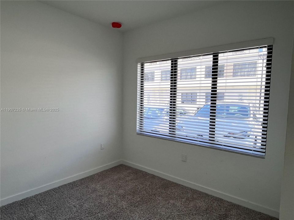 En Renta: $2,550 (4 camas, 3 baños, 1398 Pies cuadrados)