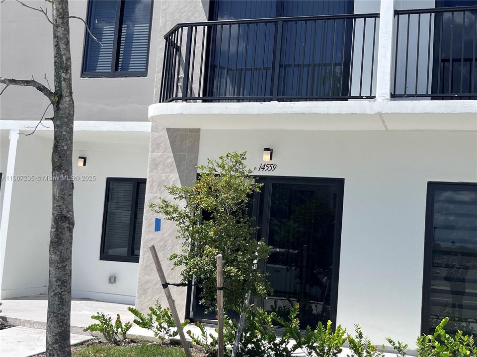 En Renta: $2,550 (4 camas, 3 baños, 1398 Pies cuadrados)