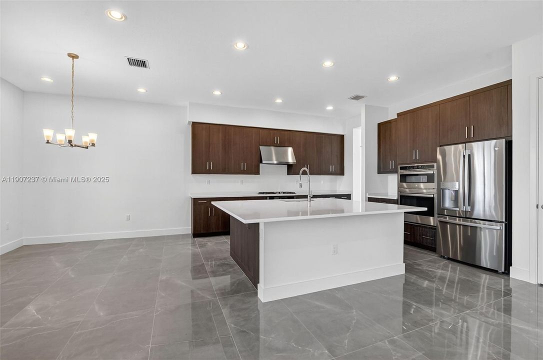 For Rent: $12,200 (5 beds, 7 baths, 4605 Square Feet)