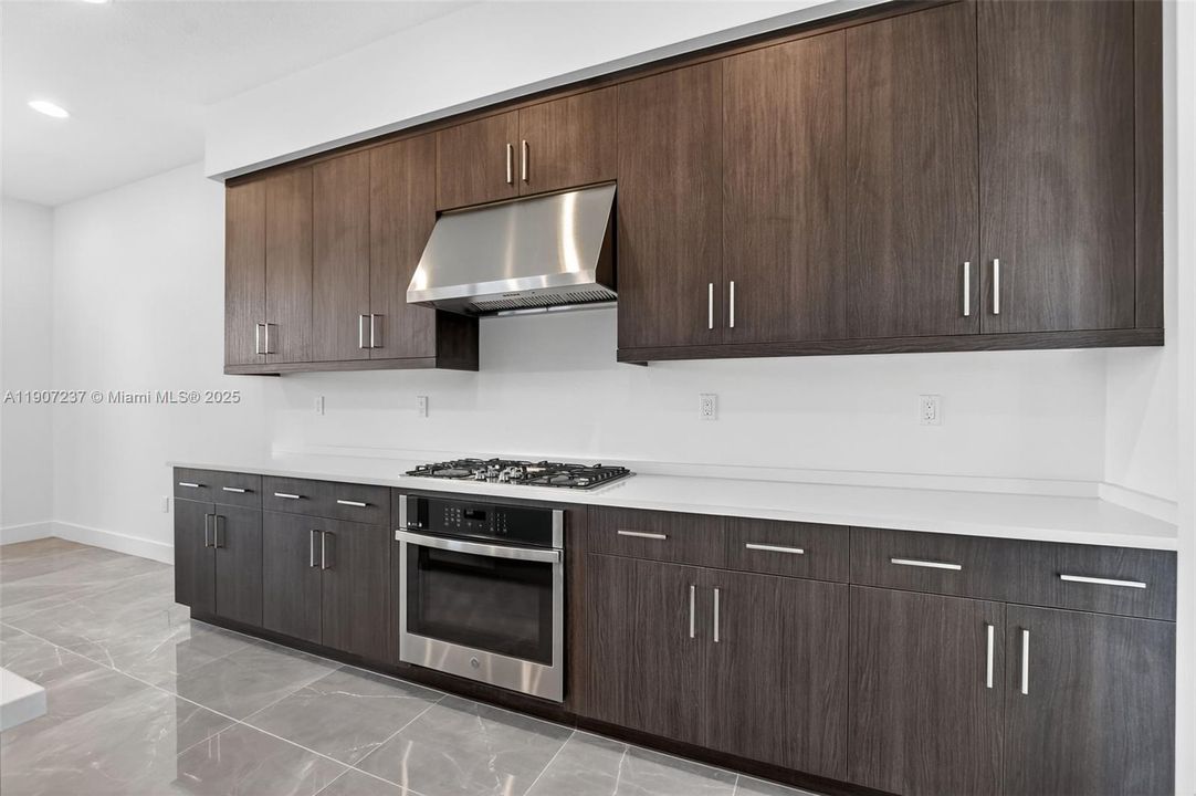 For Rent: $12,200 (5 beds, 7 baths, 4605 Square Feet)