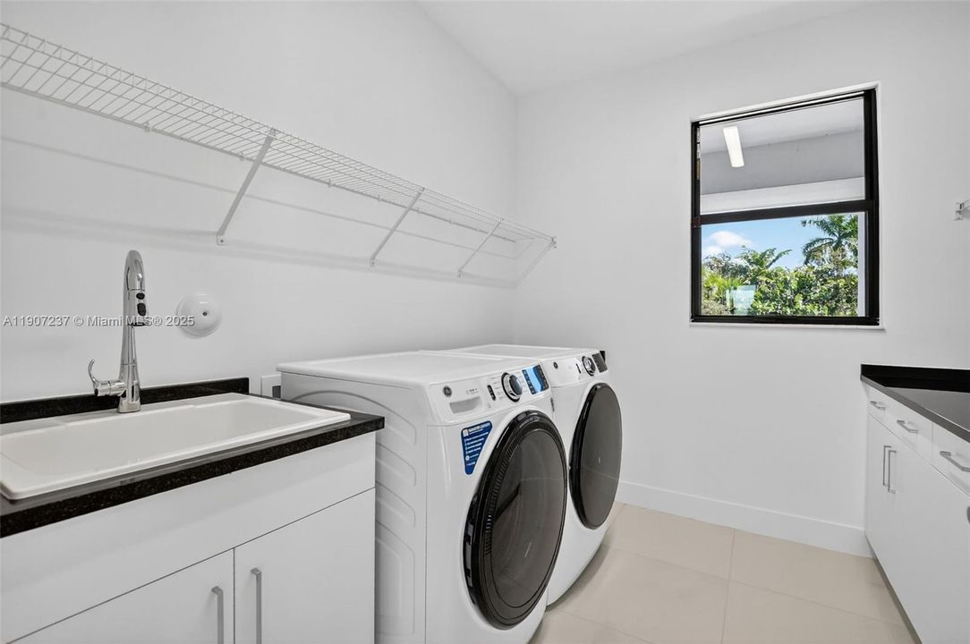 For Rent: $12,200 (5 beds, 7 baths, 4605 Square Feet)