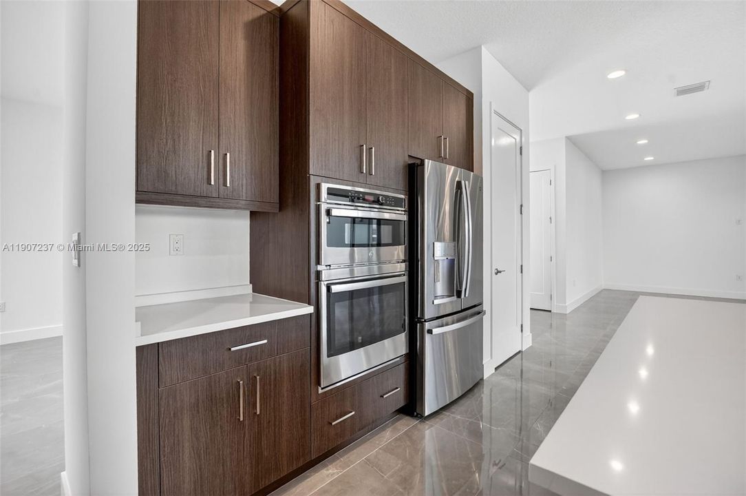 For Rent: $12,200 (5 beds, 7 baths, 4605 Square Feet)