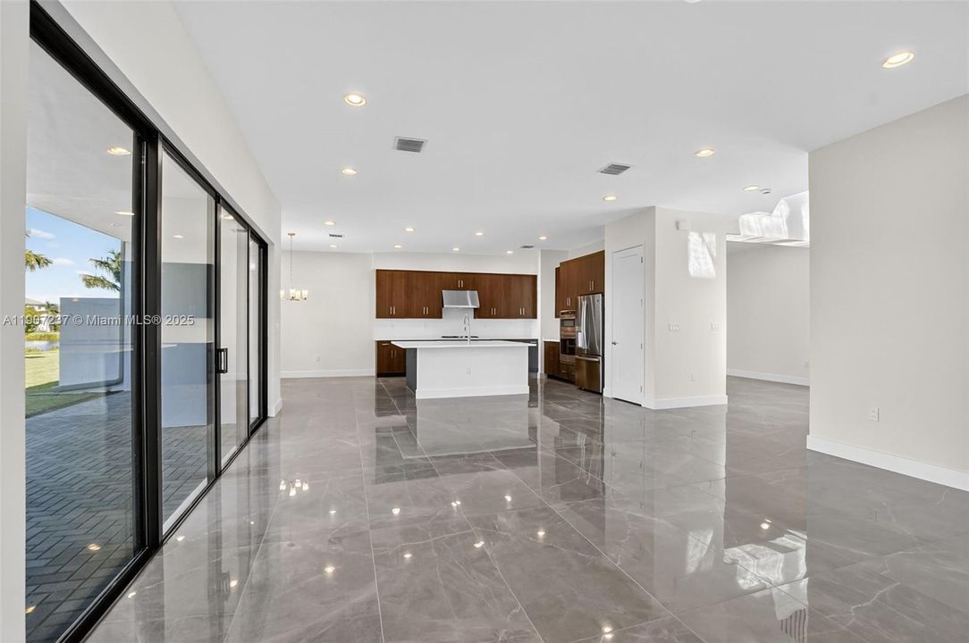 For Rent: $12,200 (5 beds, 7 baths, 4605 Square Feet)