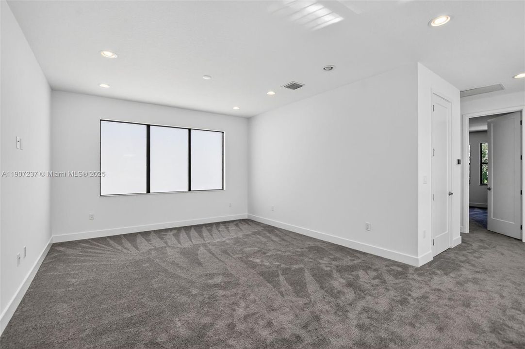 For Rent: $12,200 (5 beds, 7 baths, 4605 Square Feet)