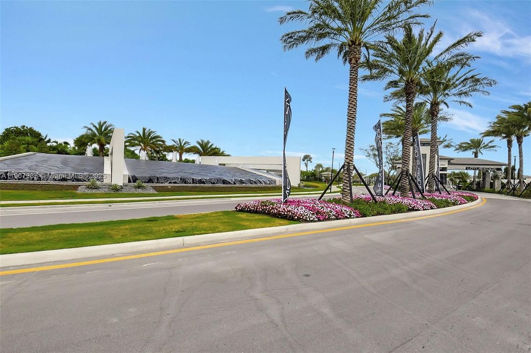 For Rent: $12,200 (5 beds, 7 baths, 4605 Square Feet)