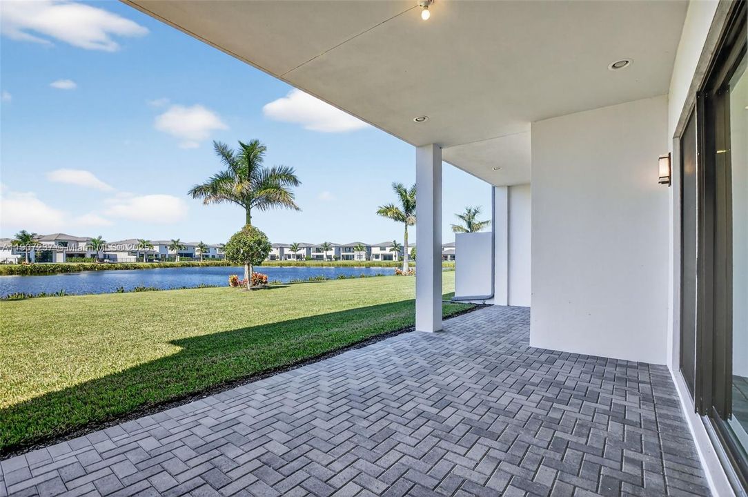 For Rent: $12,200 (5 beds, 7 baths, 4605 Square Feet)