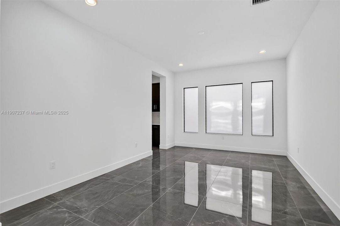 For Rent: $12,200 (5 beds, 7 baths, 4605 Square Feet)