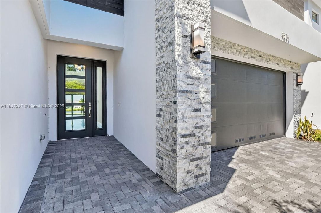 For Rent: $12,200 (5 beds, 7 baths, 4605 Square Feet)