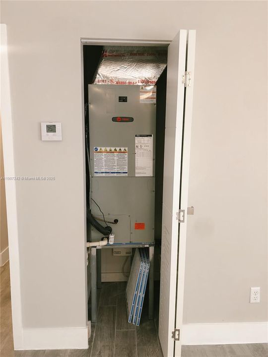 Под контрактом: $1,900 (1 спален, 1 ванн, 700 Квадратных фут)