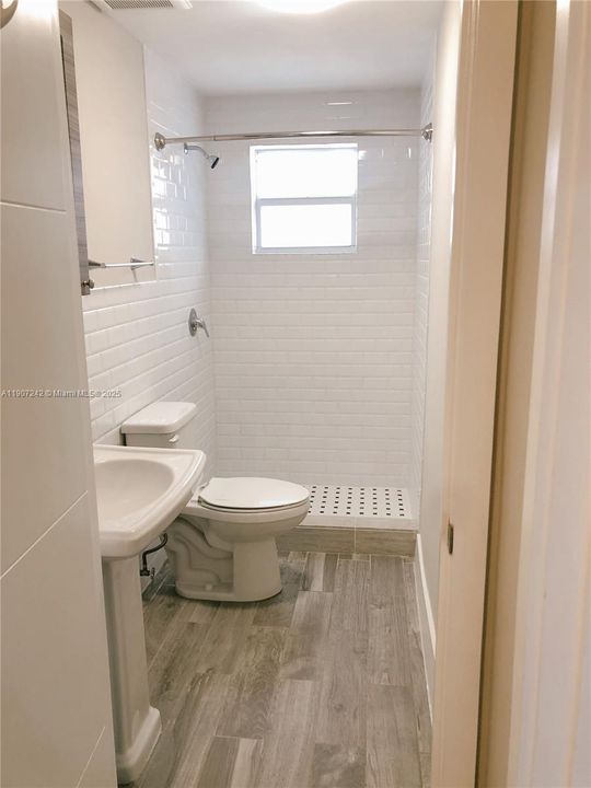 Под контрактом: $1,900 (1 спален, 1 ванн, 700 Квадратных фут)